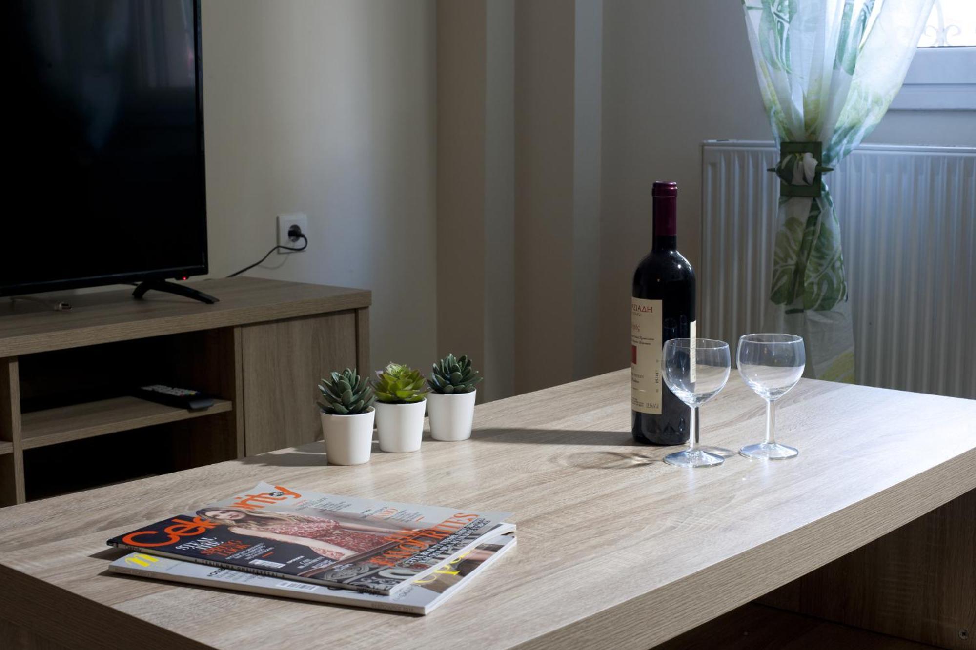 Comfortable Apartment At The Foot Of The Odeon Of Herodes Atticus Athens Ngoại thất bức ảnh